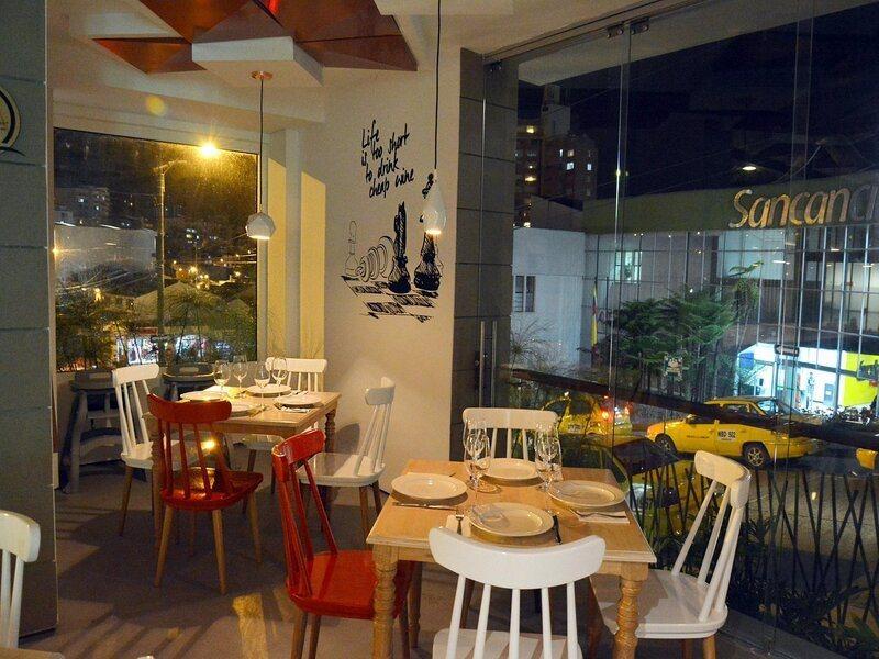 Quo Quality Hotel مانيزاليس المظهر الخارجي الصورة Restaurant in Athens