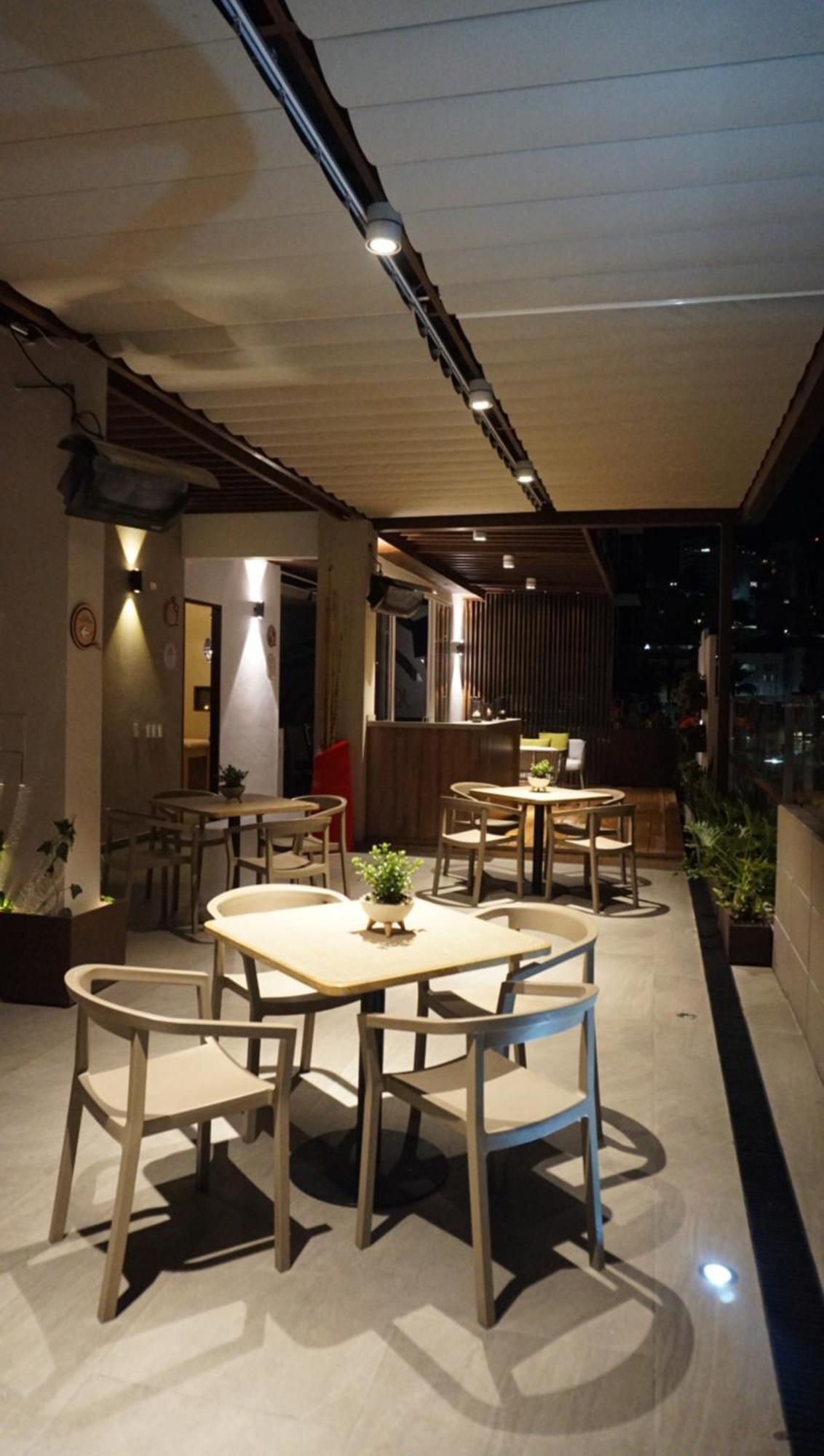 Quo Quality Hotel مانيزاليس المظهر الخارجي الصورة The interior of a Starbucks in Taiwan