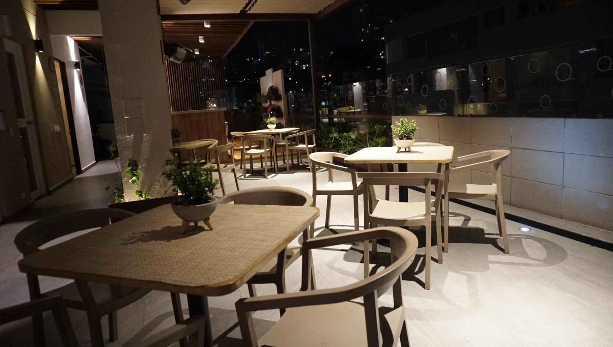 Quo Quality Hotel مانيزاليس المظهر الخارجي الصورة The interior of the restaurant