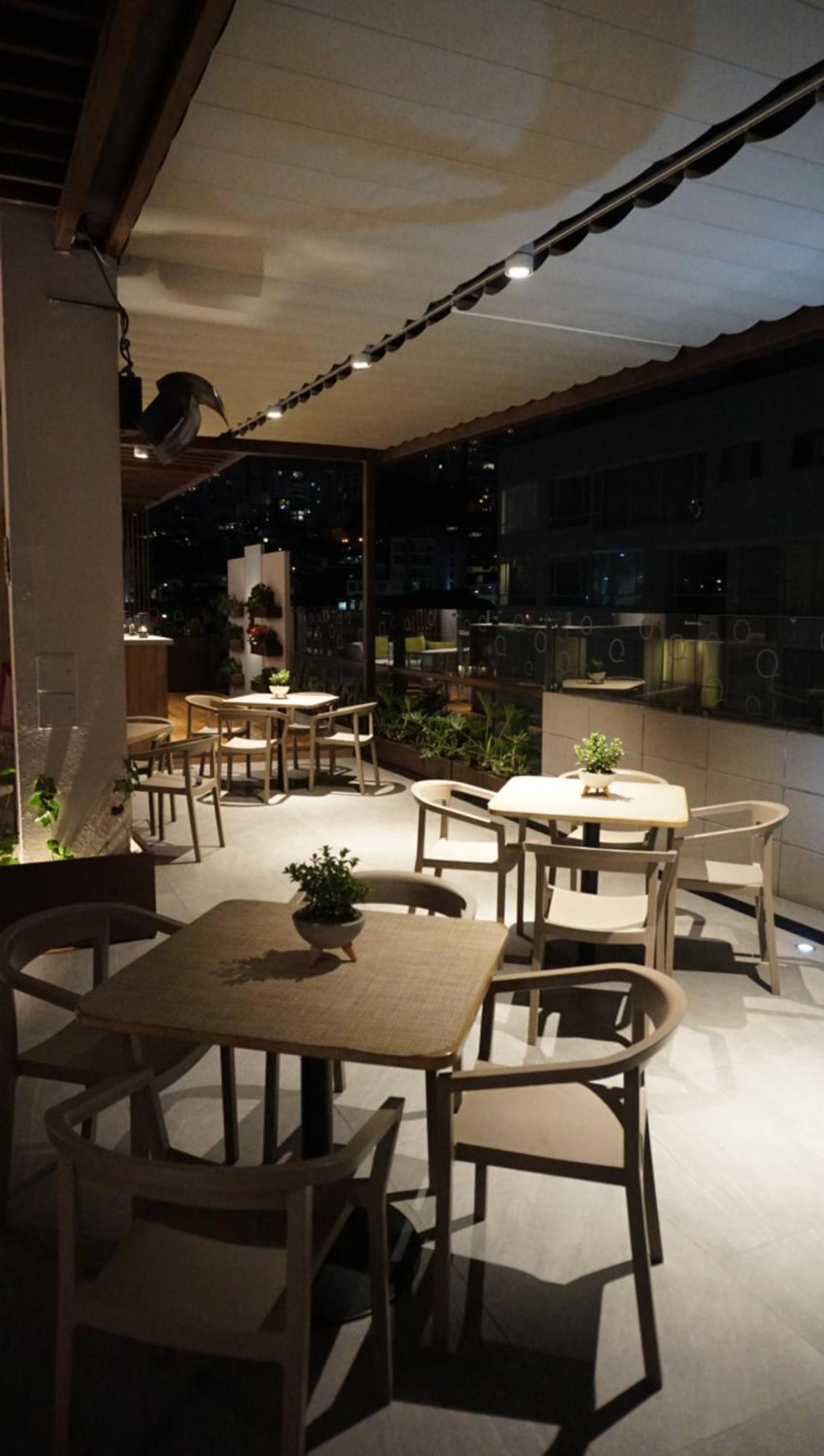 Quo Quality Hotel مانيزاليس المظهر الخارجي الصورة The interior of the restaurant
